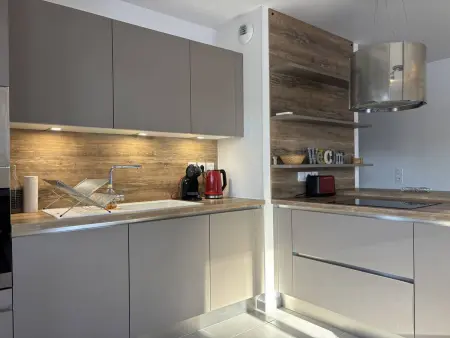 Appartement lumineux et spacieux avec terrasse et parking, à 15 min à pied du centre, parfait pour 6 pers ! - Photo 4