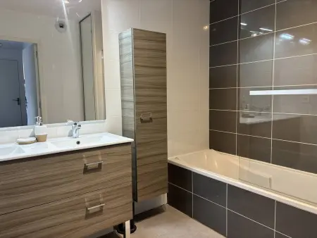 Appartement lumineux et spacieux avec terrasse et parking, à 15 min à pied du centre, parfait pour 6 pers ! - Photo 7