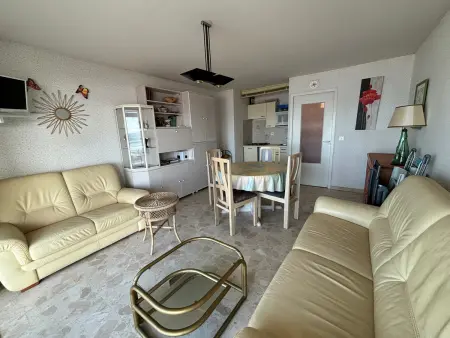 Appartement T2 avec balcon et vue mer, 1er étage, ascenseur, TV, cuisine équipée - Photo 2