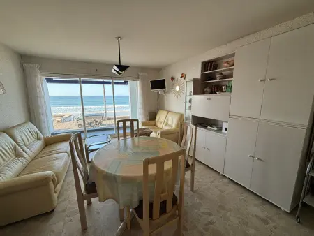 Appartement T2 avec balcon et vue mer, 1er étage, ascenseur, TV, cuisine équipée - Photo 7