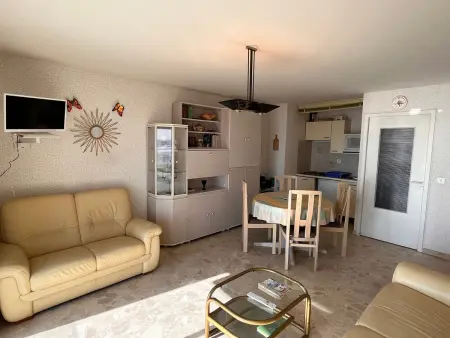 Appartement T2 avec balcon et vue mer, 1er étage, ascenseur, TV, cuisine équipée - Photo 8