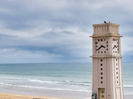 Appartement T2 avec balcon et vue mer, 1er étage, ascenseur, TV, cuisine équipée - Photo 19