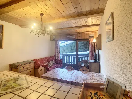 Studio cosy avec cabine, pied des pistes à Combloux, balcon, casier à skis, équipements modernes - Photo 1