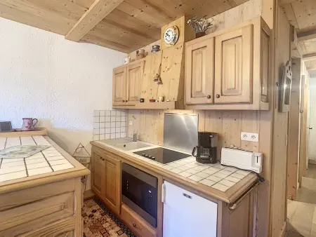 Studio cosy avec cabine, pied des pistes à Combloux, balcon, casier à skis, équipements modernes - Photo 6