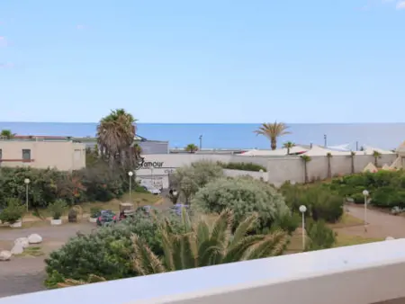 Grand studio climatisé, 3ème étage avec ascenseur, terrasse, parking, proche plage, Cap d'Agde. - Photo 1