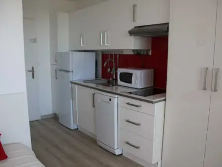 Grand studio climatisé, 3ème étage avec ascenseur, terrasse, parking, proche plage, Cap d'Agde. - Photo 2
