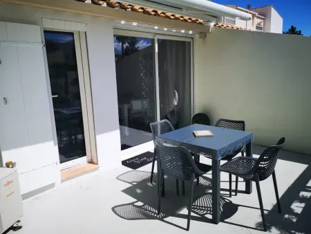 Appartement climatisé avec piscine, terrasse et parking - Proche plage, parfait pour couples - Photo 1