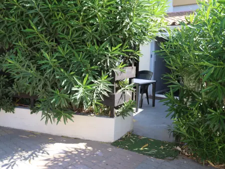 Appartement climatisé avec piscine, terrasse et parking - Proche plage, parfait pour couples - Photo 2