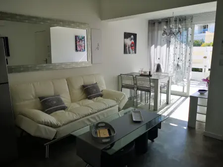 Appartement climatisé avec piscine, terrasse et parking - Proche plage, parfait pour couples - Photo 3