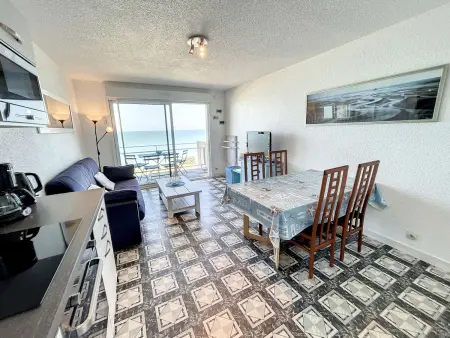 Appartement en front de mer avec balcon et parking privatif - Photo 5