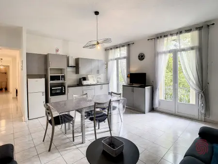 Charmant F3 avec Wi-Fi, animaux acceptés, proche thermes - Lamalou-les-Bains - Photo 1