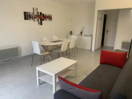 Appartement T3 en Centre-Ville de La Roche-Posay avec Terrasse, Piscine et Parking - Photo 2