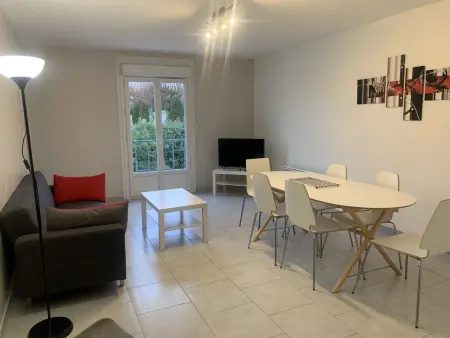 Appartement T3 en Centre-Ville de La Roche-Posay avec Terrasse, Piscine et Parking - Photo 3