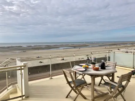 Fort-Mahon-Plage : Appartement rénové en front de mer, 2 chambres, terrasse - Photo 1