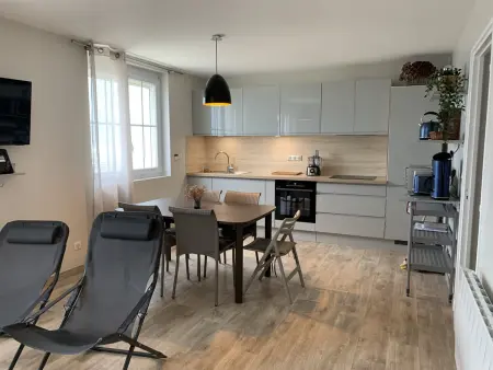 Fort-Mahon-Plage : Appartement rénové en front de mer, 2 chambres, terrasse - Photo 4