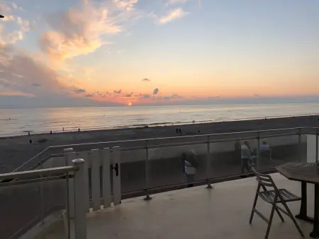 Fort-Mahon-Plage : Appartement rénové en front de mer, 2 chambres, terrasse - Photo 12