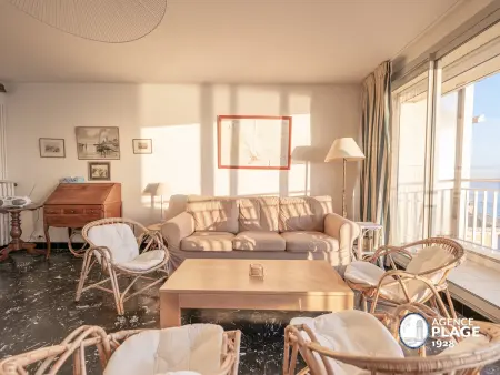 Appartement spacieux face mer avec balcon, proche du centre et commerces - Photo 2