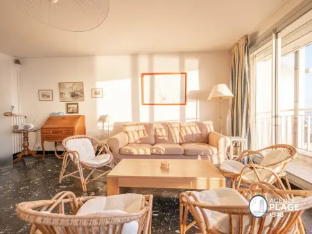Appartement spacieux face mer avec balcon, proche du centre et commerces - Photo 3