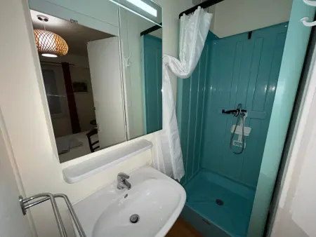 Appartement spacieux face mer avec balcon, proche du centre et commerces - Photo 25