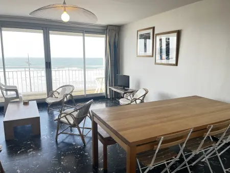Appartement spacieux face mer avec balcon, proche du centre et commerces - Photo 27