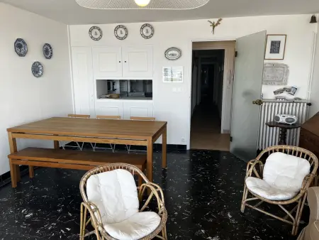 Appartement spacieux face mer avec balcon, proche du centre et commerces - Photo 28