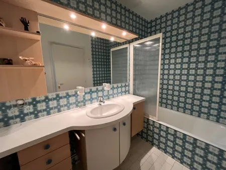 Appartement confortable avec vue sur l'océan, 2 chambres et balcon - Photo 13