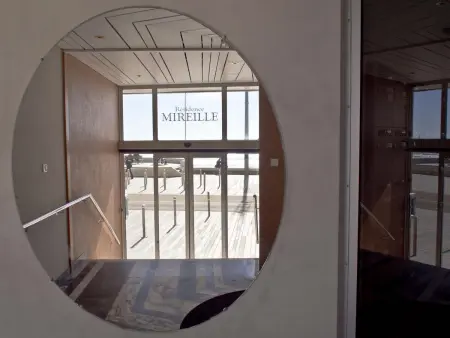 Appartement avec accès direct à la plage, balcon et garage privé - Photo 17