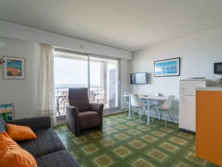 Studio cabine avec balcon, parking privé, accès direct plage, proche centre ville - Photo 1