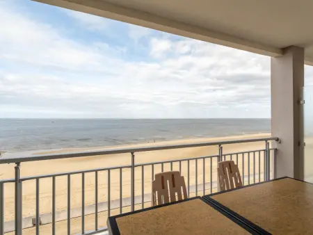 Studio cabine avec balcon, parking privé, accès direct plage, proche centre ville - Photo 8