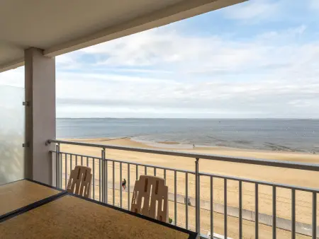 Studio cabine avec balcon, parking privé, accès direct plage, proche centre ville - Photo 9