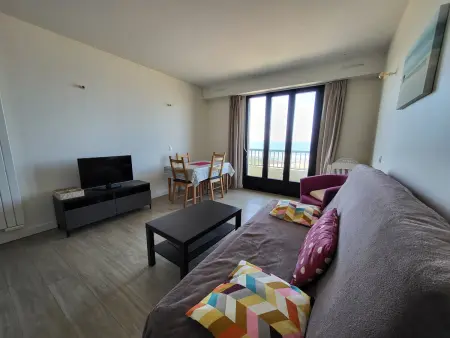 Studio rénové face mer avec balcon au centre plage, proche commerces - Les Sables d'Olonne - Photo 2