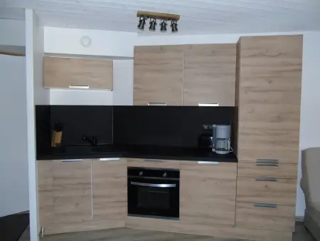 Appartement rénové 2 pièces pour 4 pers, balcon, proche télécabine, commerces, et écoles de ski - Photo 2