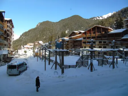 Appartement rénové 2 pièces pour 4 pers, balcon, proche télécabine, commerces, et écoles de ski - Photo 5