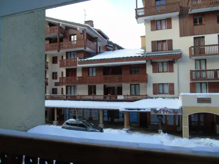 Appartement rénové 2 pièces pour 4 pers, balcon, proche télécabine, commerces, et écoles de ski - Photo 6