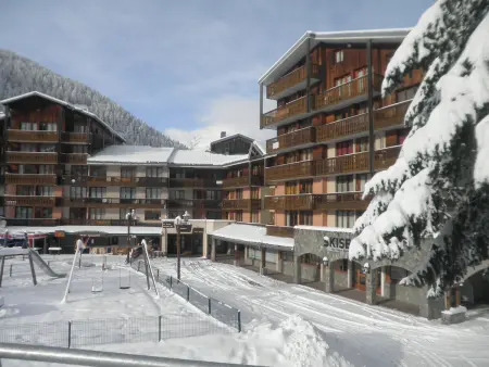 Appartement rénové 2 pièces pour 4 pers, balcon, proche télécabine, commerces, et écoles de ski - Photo 8