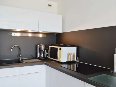 Appt T2 cabine 4 pers, terrasse, parking, piscine - Saint Pierre la Mer - Photo 6