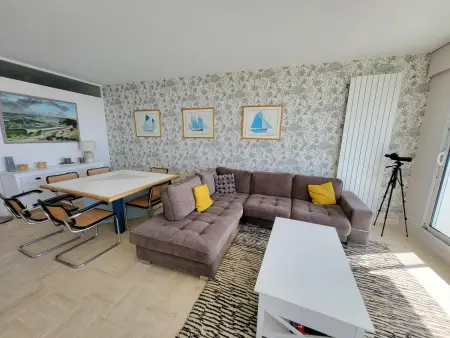 Appartement Élegant avec Balcon, Garage et WiFi en Bord de Mer - Photo 1
