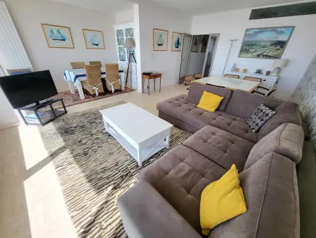 Appartement Élegant avec Balcon, Garage et WiFi en Bord de Mer - Photo 3