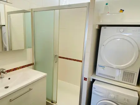Appartement Élegant avec Balcon, Garage et WiFi en Bord de Mer - Photo 8
