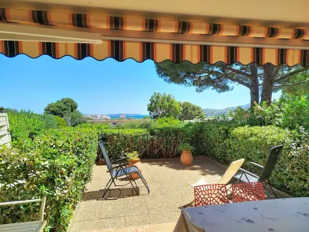 T2 cabine avec terrasse à La Favière, proche plages et commerces - Photo 1