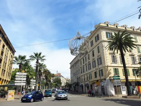 Appartement cosy dans vieille ville d'Ajaccio, proche plage, marché et commodités. - Photo 9