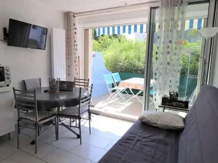 Studio Cabine au RDC avec Terrasse, Piscines, Parking Privé et Proche de la Mer - Photo 1