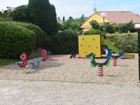 Studio Cabine au RDC avec Terrasse, Piscines, Parking Privé et Proche de la Mer - Photo 13