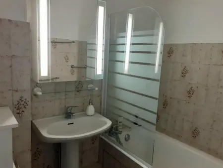 Bel appartement 4 personnes avec piscine, parking privé et vue marina - Photo 3