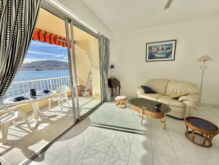 Studio les pieds dans l'eau, climatisé, terrasse, Wi-Fi inclus à Ajaccio - Photo 2