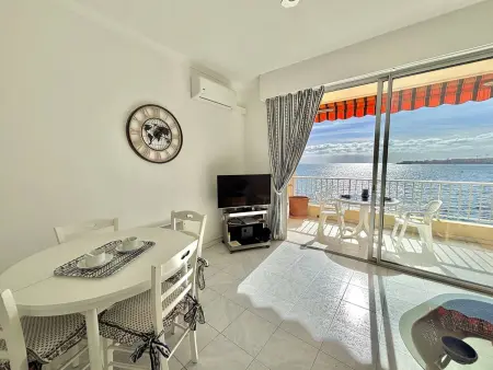 Studio les pieds dans l'eau, climatisé, terrasse, Wi-Fi inclus à Ajaccio - Photo 3