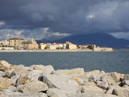 Appartement 4 pièces avec terrasse, climatisation, parking privé au cœur d'Ajaccio - Photo 16