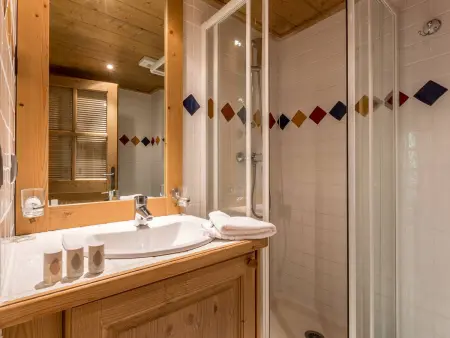Appartement cosy avec piscines et spa, pied de pistes, 8 pers, cheminée, parking, animaux admis - Photo 4