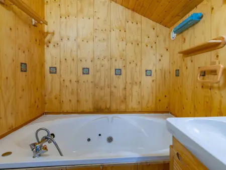 Chalet cosy à Méribel avec mezzanine et cuisine équipée - Photo 6