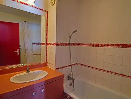 Studio cabine à Sète avec terrasse, parking privé, accès plage - Photo 5